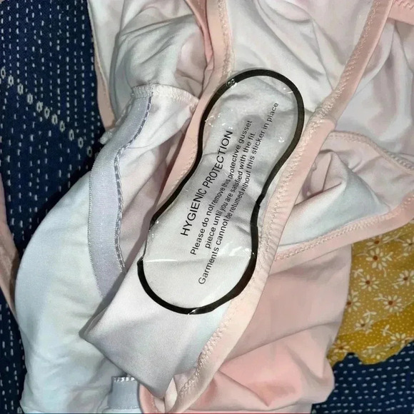 Cupshe  Swimsuit - Picture 3 of 4